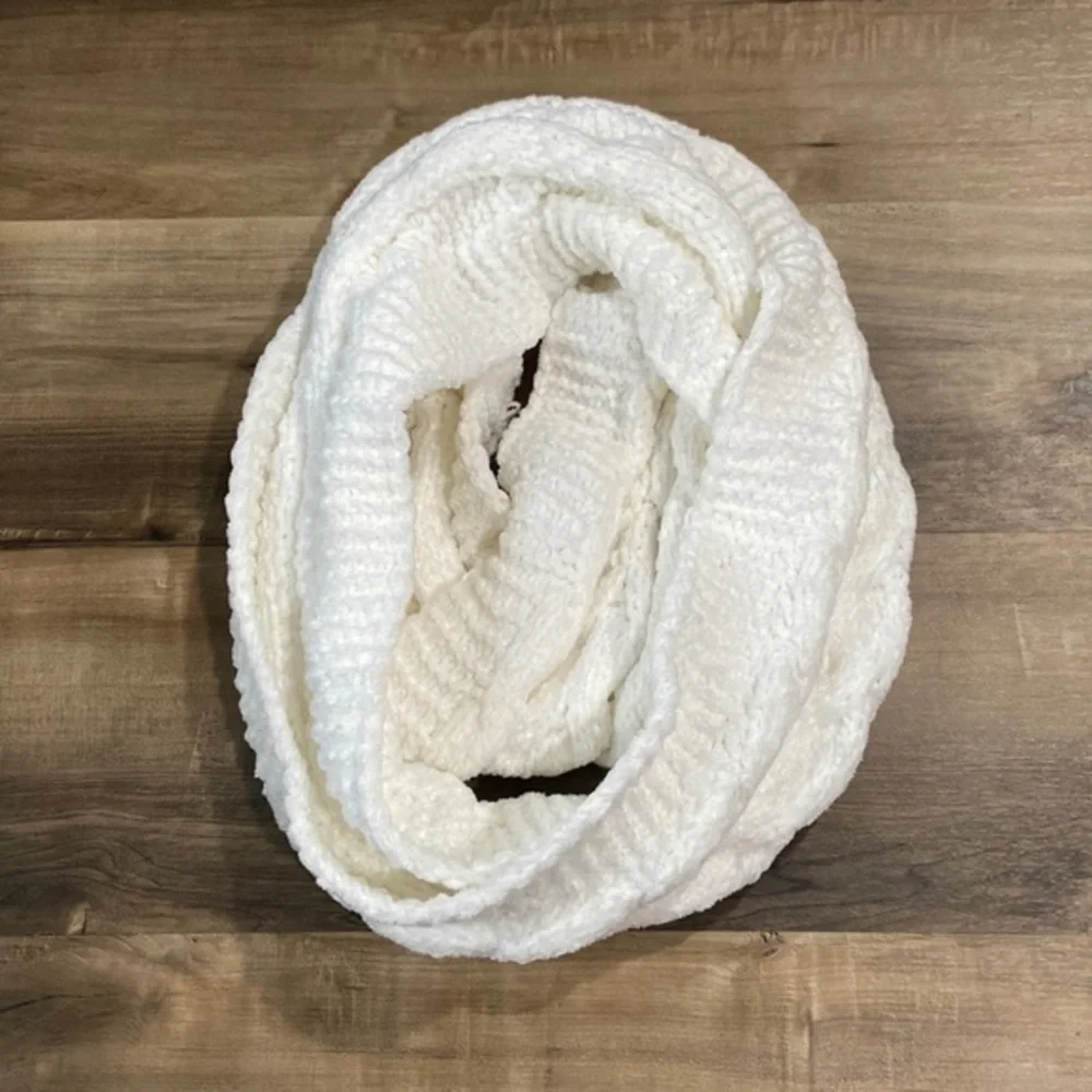 NWOT Sanoma Scarf